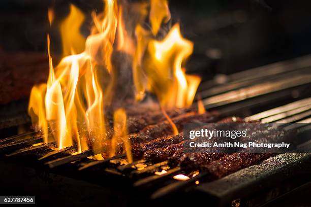 barbecue beef kebabs - grill fire meat stock pictures, royalty-free photos & images