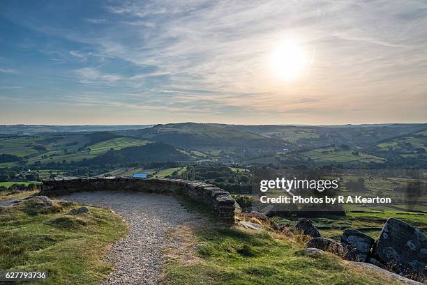 viewpoint on baslow edge, peak district, derbyshire - baslow stock pictures, royalty-free photos & images