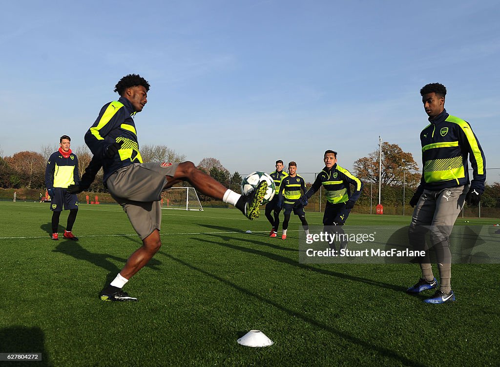 Ainsley Maitland-Niles and Gedion Zelalem of Arsenal during a