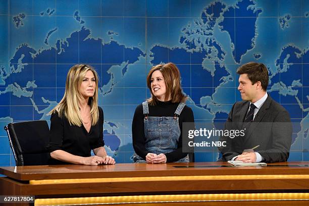 Emma Stone" Episode 1712 -- Pictured: Jennifer Aniston, Vanessa Bayer as Rachel from "Friends", Colin Jost, and Michael Che during Weekend Update on...