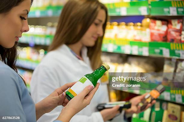 shopping for lemon juice - lemon juice stock pictures, royalty-free photos & images