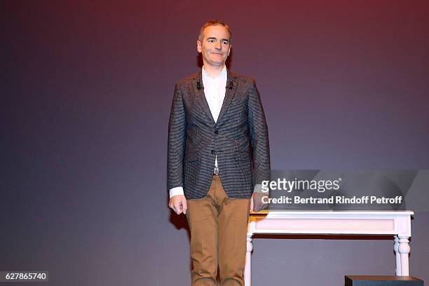 Franck Ferrand acknowledges the applause of the audience at the end of his Show "Histoires" at Theatre Antoine on December 5, 2016 in Paris, France.