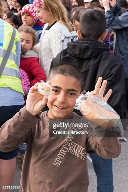 breakfast line in souda refugee camp on chios - quiosque stock pictures, royalty-free photos & images