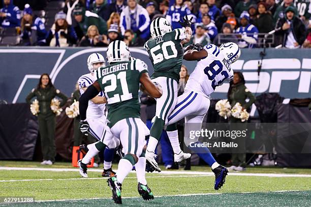 Dwayne Allen of the Indianapolis Colts completes a reception for a touchdown as Darron Lee of the New York Jets defends in the second quarter during...