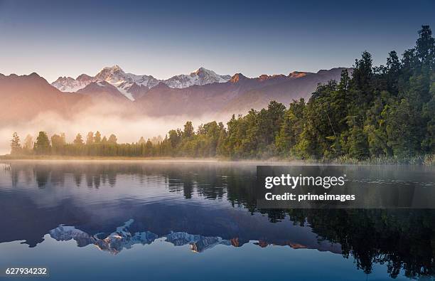 mount cook in lake matheson new zealand - lake matheson new zealand stock pictures, royalty-free photos & images