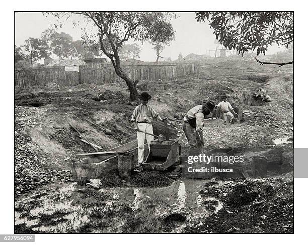 illustrazioni stock, clip art, cartoni animati e icone di tendenza di fotografia antica di oro che scava in australia - gold mining