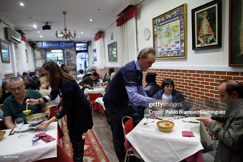 Restaurant Serves Free Dinner For Homeless People In Madrid