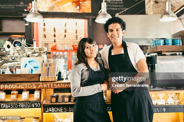 los propietarios de empresas pequeñas - mexican restaurant interior fotografías e imágenes de stock