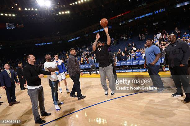 Oakland Raider, Donald Penn shoots the ball after the Indiana Pacers game against the Golden State Warriors on December 5, 2016 at ORACLE Arena in...