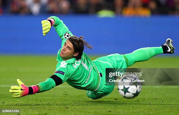 Yann Sommer of Borussia Moenchengladbach concedes his sides first goal during the UEFA Champions League Group C match between FC Barcelona and VfL...