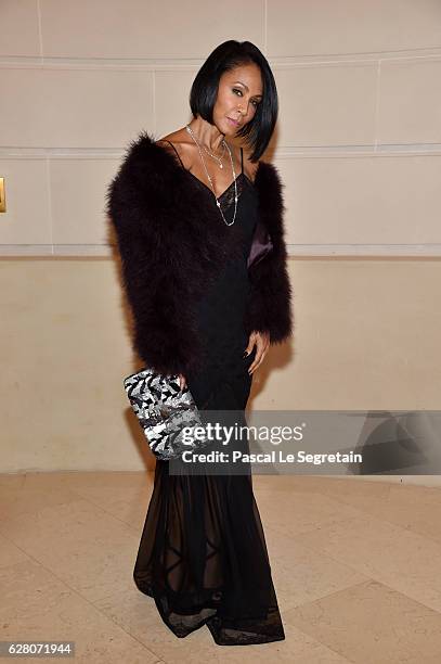 Jada Pinkett Smith attends "Chanel Collection des Metiers d'Art 2016/17 : Paris Cosmopolite" Show on December 6, 2016 in Paris, France.