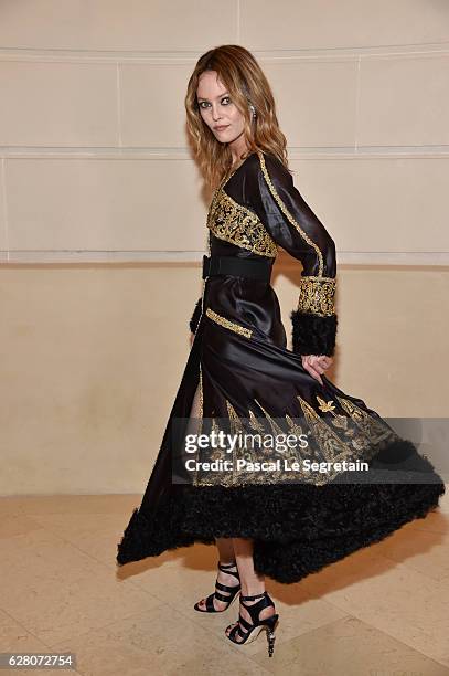 Vanessa Paradis attends "Chanel Collection des Metiers d'Art 2016/17 : Paris Cosmopolite" Show on December 6, 2016 in Paris, France.