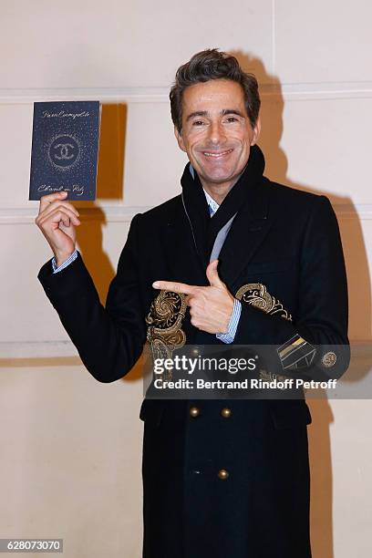 Vincent Darre attends the "Chanel Collection des Metiers d'Art 2016/17 : Paris Cosmopolite" : Photocall at Hotel Ritz on December 6, 2016 in Paris,...