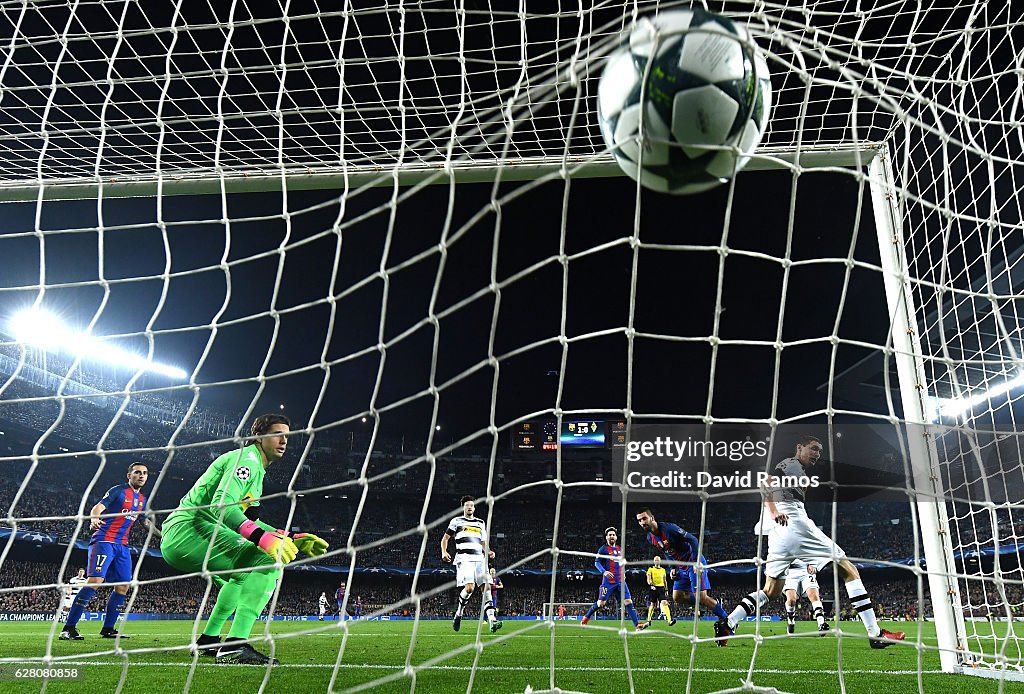 FC Barcelona v VfL Borussia Moenchengladbach - UEFA Champions League