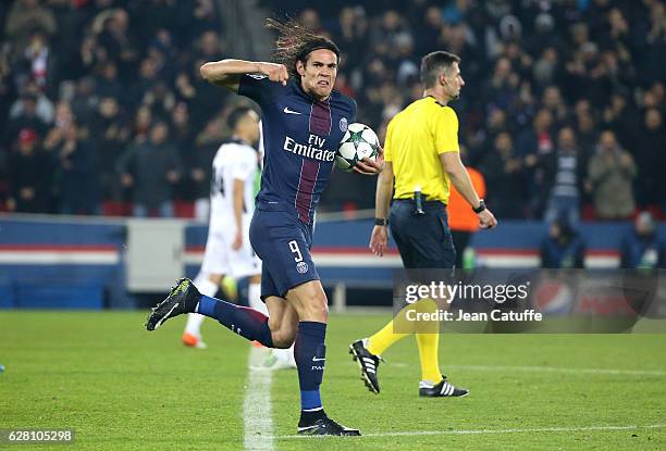 Edinson Cavani of PSG celebrates scoring a goal during the UEFA Champions League match between Paris Saint-Germain and PFC Ludogorets Razgrad at Parc...