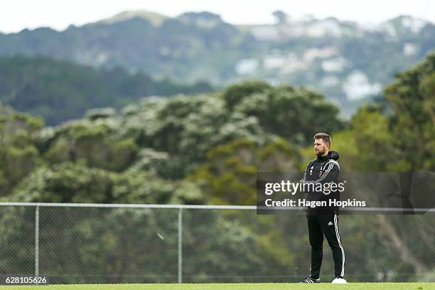 Interim co-coach Des Buckingham looks on during a Wellington Phoenix A-League training session at Newtown Park on December 7, 2016 in Wellington, New...