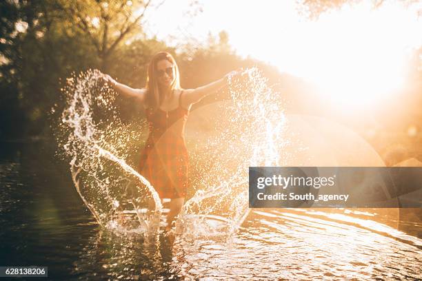 fun on a sunny day - bad body language stockfoto's en -beelden