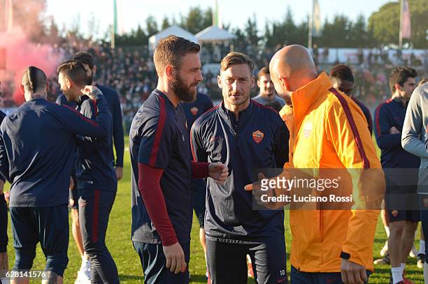 Roma players Daniele De Rossi and Francesco Totti speak with coach Luciano Spalletti during a Training Session at Stadio Tre Fontane on December 5,...
