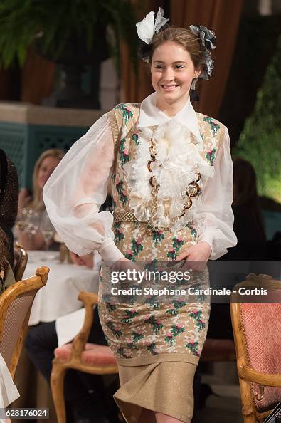 "Chanel Collection des Metiers d'Art 2016/17 : Paris Cosmopolite" : Show At Hotel Ritz "Chanel Collection des Metiers d'Art 2016/17 : Paris Cosmopolite" : Show At Hotel Ritz