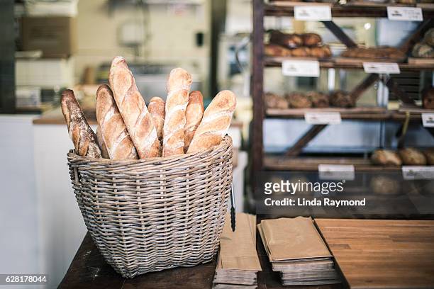 bread baguette in a bakery - baguette de pain photos et images de collection