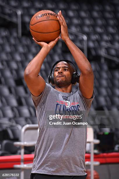 Chris Paul of the LA Clippers warms up before the game against the Detroit Pistons on November 7, 2016 at the STAPLES Center in Los Angeles,...