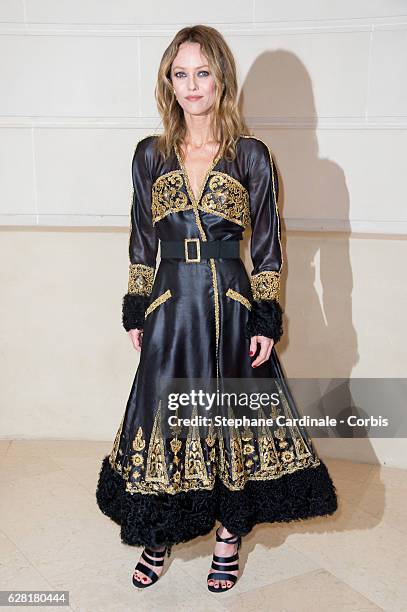 Vanessa Paradis attends the "Chanel Collection des Metiers d'Art 2016/17 : Paris Cosmopolite" show on December 6, 2016 in Paris, France.