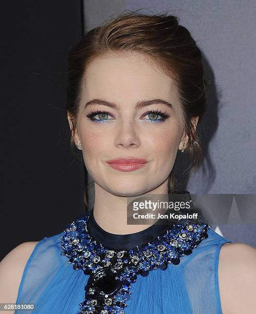 Actress Emma Stone arrives at the Los Angeles Premiere "La La Land" at Mann Village Theatre on December 6, 2016 in Westwood, California.