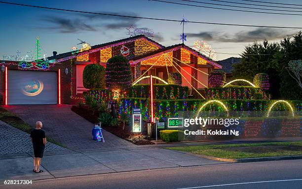 christmas house - allumba drive, st. helena, melbourne - north melbourne stock-fotos und bilder