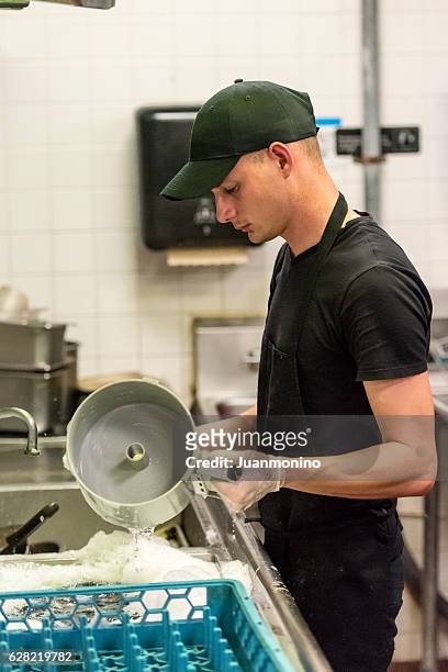 dishwasher - restaurant cleaning stock pictures, royalty-free photos & images