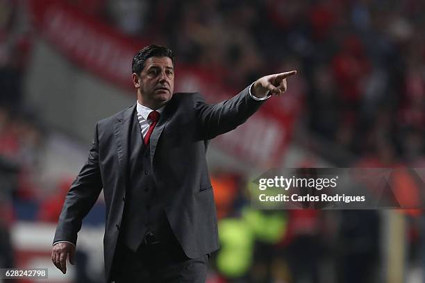 Benfica's coach Rui Vitoria from Portugal during the UEFA Champions League group B match between SL Benfica v SSC Napoli at Estadio da Luz on...