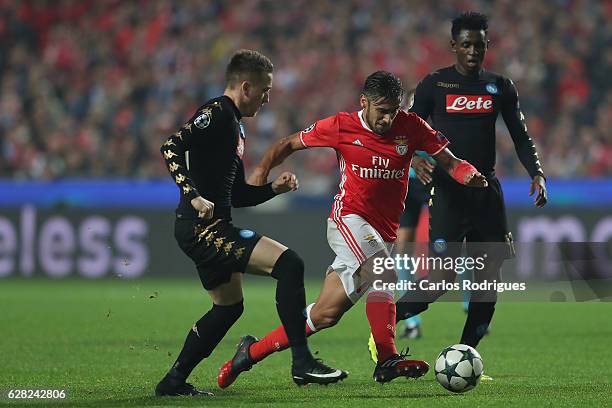 Benfica's forward Eduardo Salvio from Argentina tries to escape Napoli«s forward Dries Mertens from Belgium and Napoli«s midfielder Amadou Diawara...