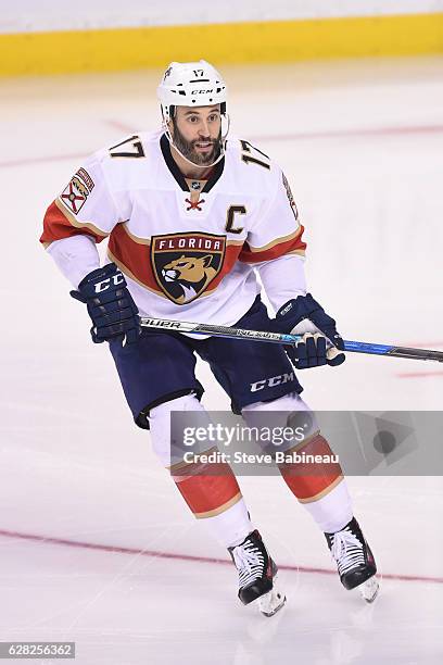 Derek MacKenzie of the Florida Panthers skates against the Boston Bruins at the TD Garden on December 5, 2016 in Boston, Massachusetts.