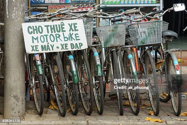 bike for rent - ancient roman flag stock-fotos und bilder