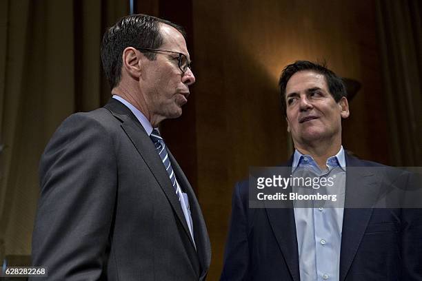 Randall Stephenson, chairman and chief executive officer of AT&T Inc., left, speaks with Mark Cuban, billionaire owner of the National Basketball...