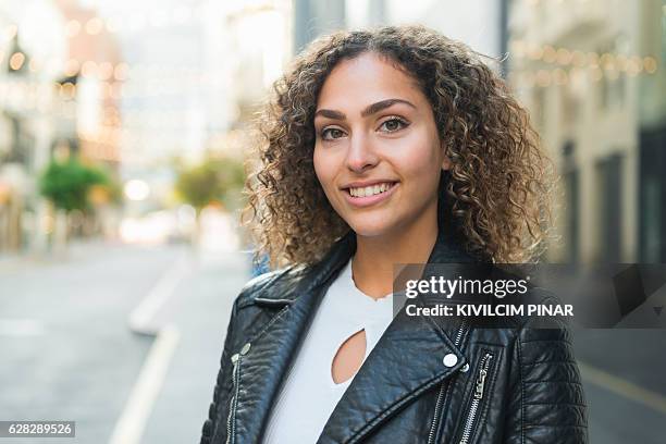 arab american young woman - arab woman portrait stockfoto's en -beelden