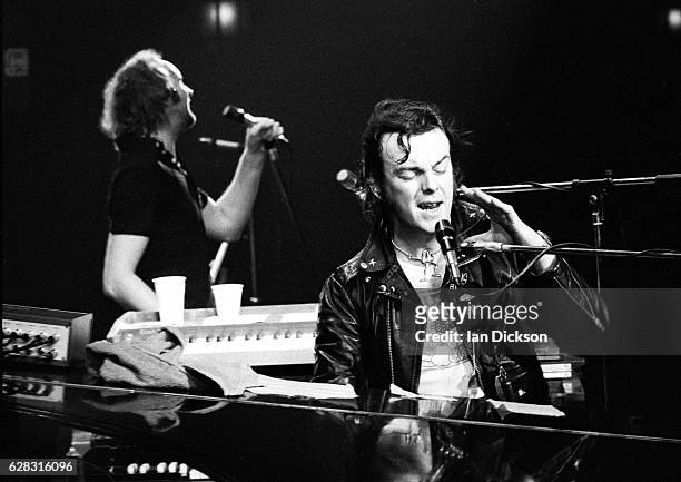 Roger Chapman and Tony Ashton of Family performing on stage, United Kingdom, 1973.