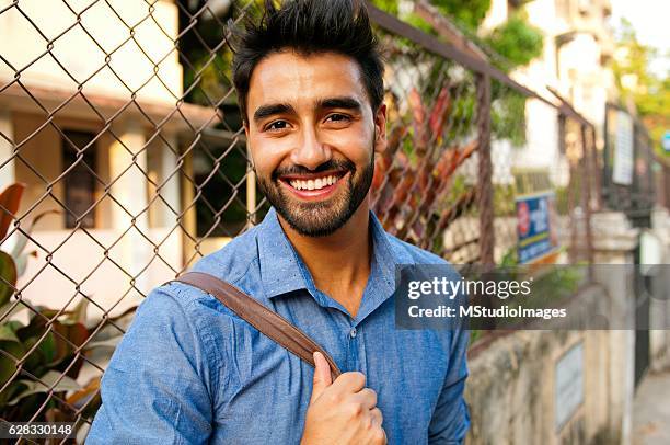 portrait of a beautifull smiling man. - indiase cultuur stockfoto's en -beelden