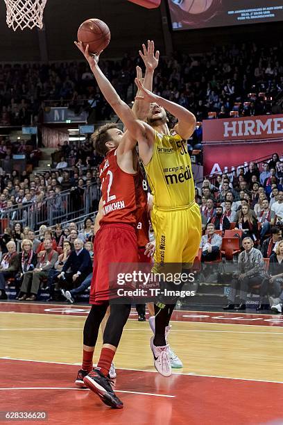 Danilo Barthel of Bayern Muenchen und Asssem Marei of medi bayreuth battle for the ball during the easyCredit BBL match between FC Bayern Muenchen...