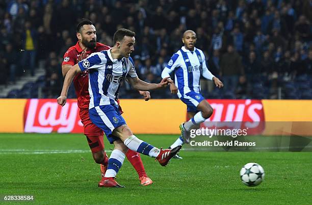 Diogo Jota of FC Porto scores his sides fifth goal during the UEFA Champions League Group G match between FC Porto and Leicester City FC at Estadio...