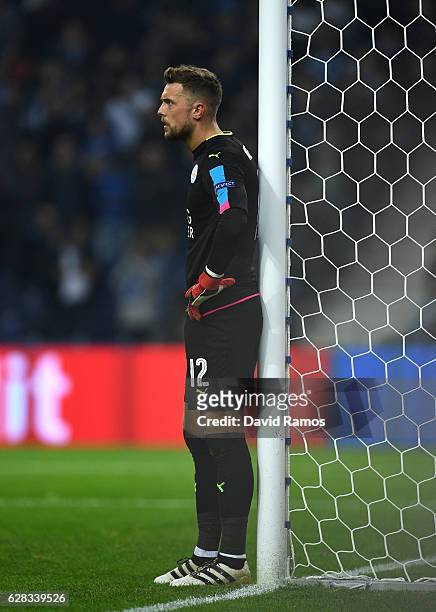 Ben Hamer of Leicester City reacts during the UEFA Champions League Group G match between FC Porto and Leicester City FC at Estadio do Dragao on...