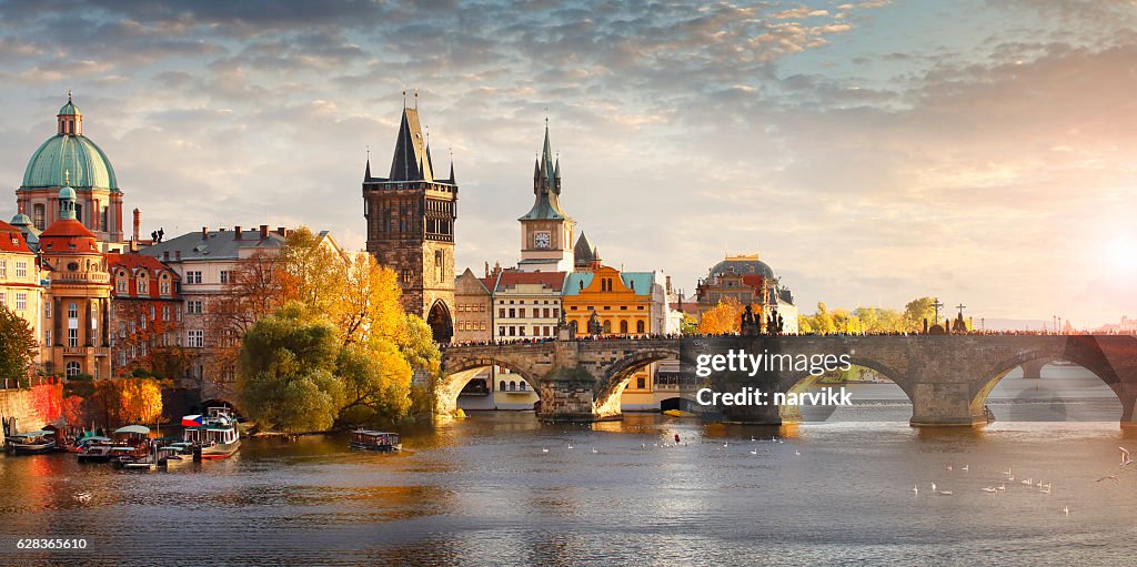 Moldau und Karlsbrücke in Prag