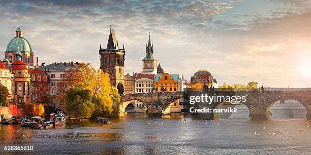 vltava river and charles bridge in prague - czech republic stockfoto's en -beelden