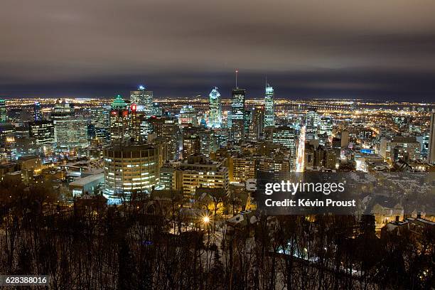 montreal city skyline at night, quebec, canada - eau stock-fotos und bilder