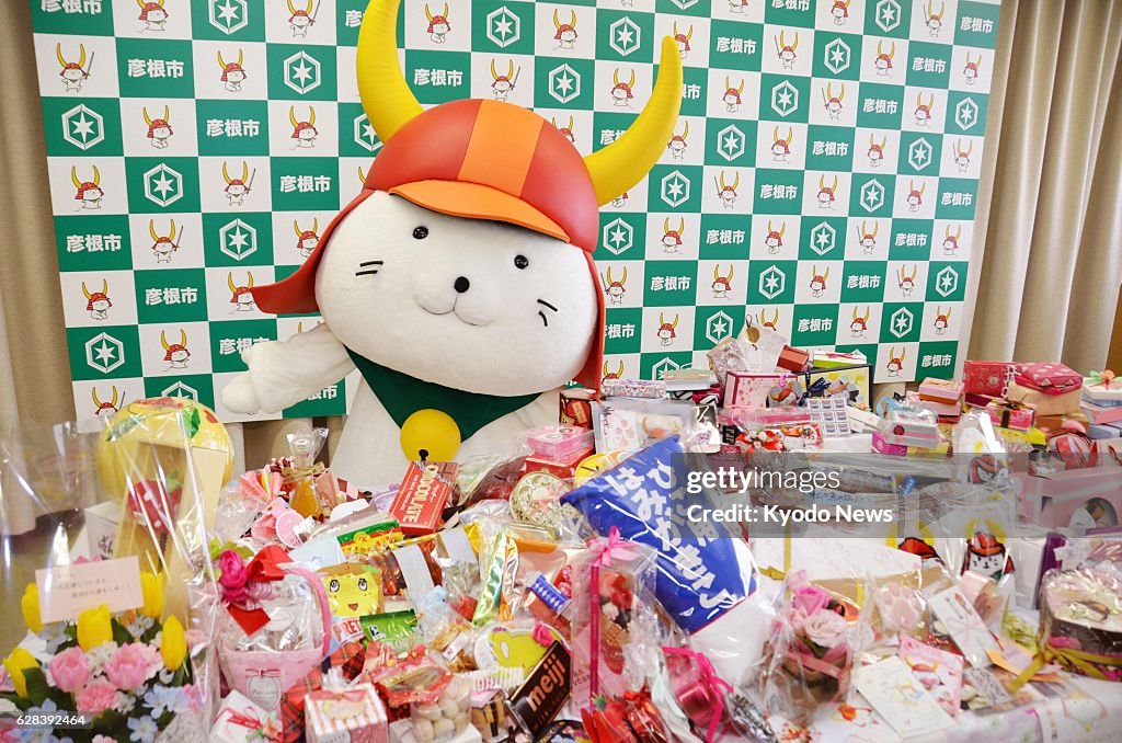 'Hikonyan' mascot gets 305 Valentine chocolate packs