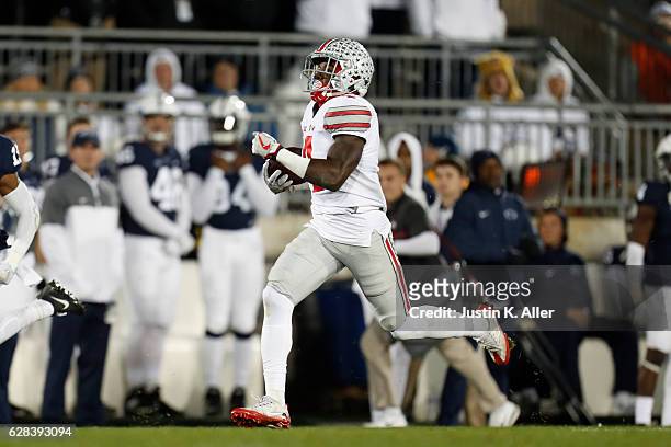 Curtis Samuel of the Ohio State Buckeyes in action against the Penn State Nittany Lions at Beaver Stadium in State College, Pennsylvania on October...