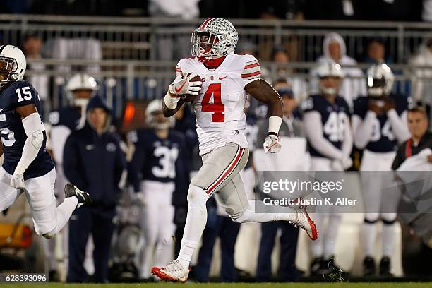 Curtis Samuel of the Ohio State Buckeyes in action against the Penn State Nittany Lions at Beaver Stadium in State College, Pennsylvania on October...