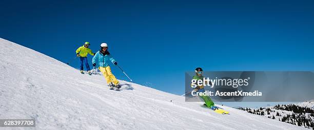 family ski vacation - family skiing bildbanksfoton och bilder