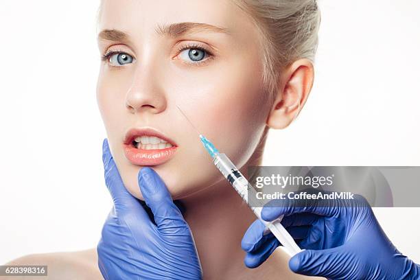 Botox Injection In Forehead Photos et images de collection - Getty Images