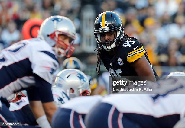 Jarvis Jones of the Pittsburgh Steelers in action against the New England Patriots at Heinz Field on October 23, 2016 in Pittsburgh, Pennsylvania.