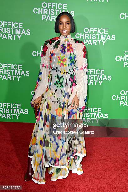 Singer Kelly Rowland attends the premiere of Paramount Pictures' "Office Christmas Party" at Regency Village Theatre on December 7, 2016 in Westwood,...